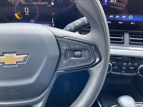 Used 2025 Chevrolet Trax LT FWD image 19
