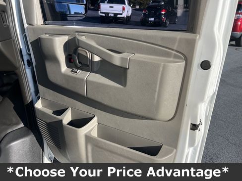 Used 2016 GMC Savana 3500 image 24