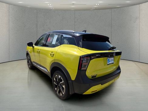 Used 2025 Nissan Kicks SR FWD image 3