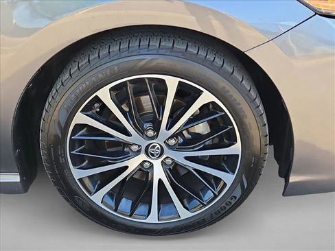 Used 2019 Toyota Camry SE w/ Carpet Mat Package FWD image 27