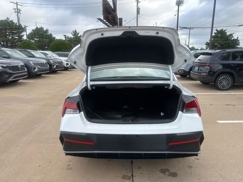Used 2025 Hyundai Elantra SEL FWD image 14
