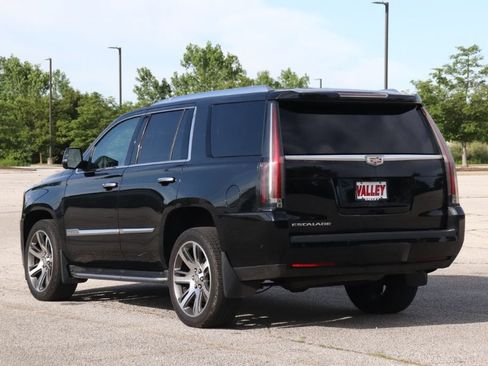 Used 2017 Cadillac Escalade Luxury AWD/4WD image 7
