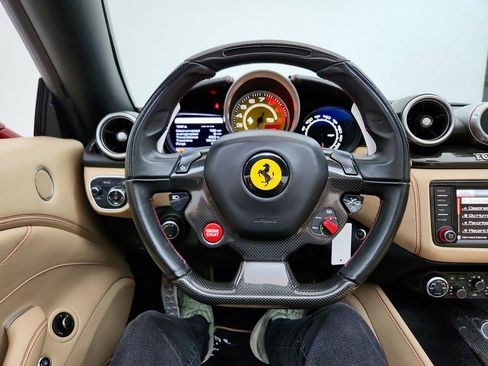 Used 2017 Ferrari California T RWD image 16