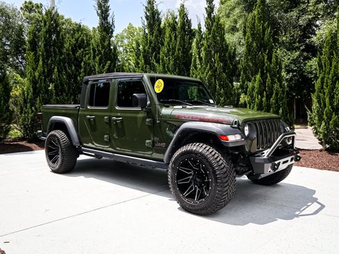 Used 2021 Jeep Gladiator Rubicon w/ Cold Weather Group AWD/4WD image 11