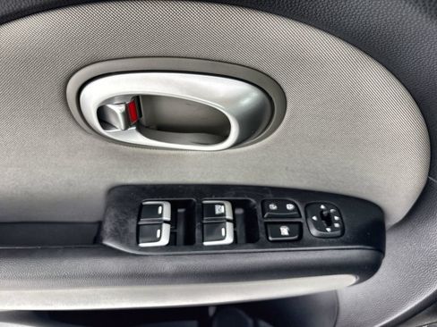 Used 2019 Kia Soul FWD image 15