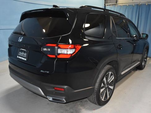 Used 2025 Honda Pilot Elite image 32