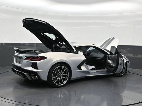Used 2024 Chevrolet Corvette Stingray Coupe w/ Z51 Performance Package RWD image 31