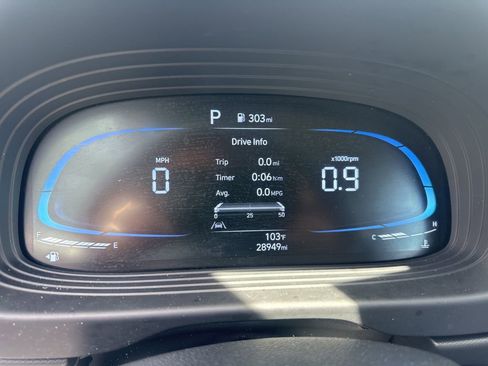 Used 2025 Hyundai Venue SEL FWD image 9