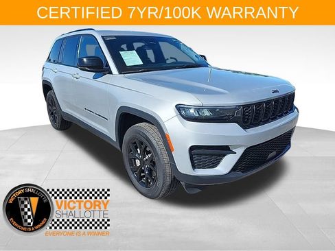 Certified 2024 Jeep Grand Cherokee Altitude image 1