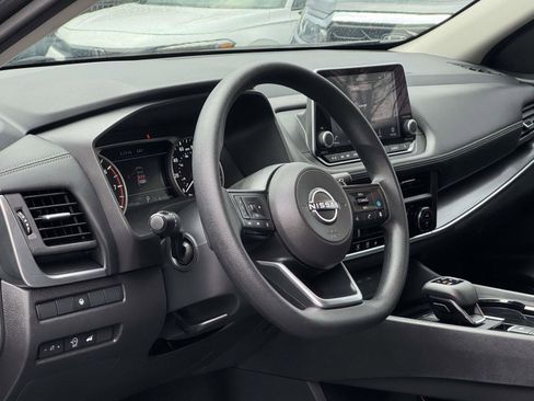 Used 2024 Nissan Rogue SV image 12