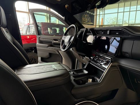 Used 2024 GMC Sierra 2500 AT4X image 28