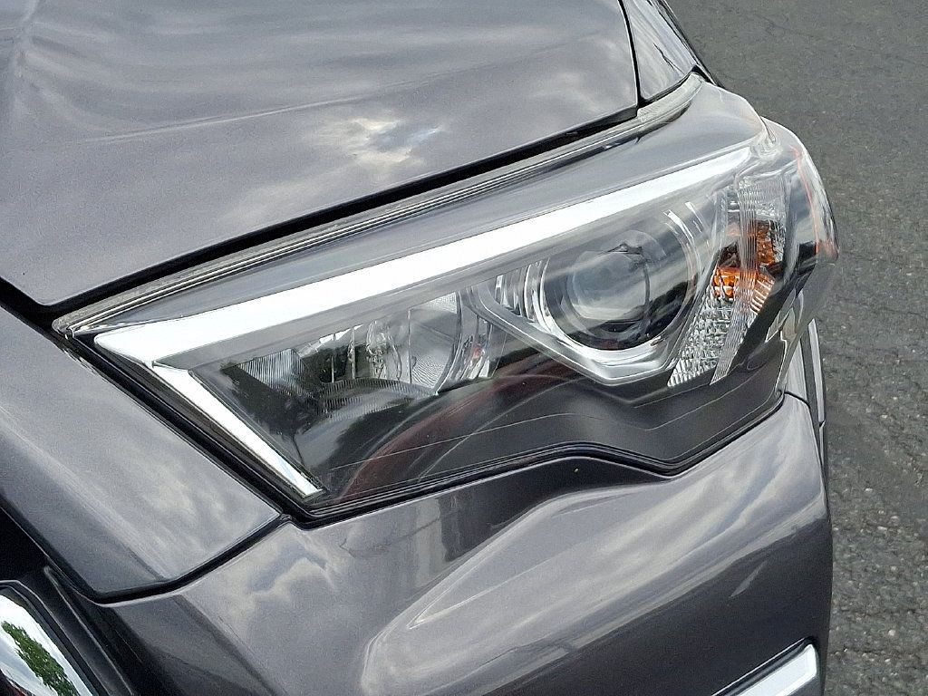 Used 2021 Toyota 4Runner Limited AWD/4WD image 9