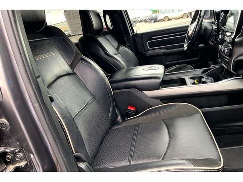 Used 2022 RAM 3500 Laramie AWD/4WD image 8
