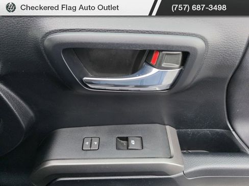 Used 2016 Toyota Tacoma TRD Sport image 42