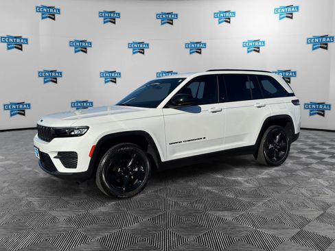 Certified 2023 Jeep Grand Cherokee Altitude image 2