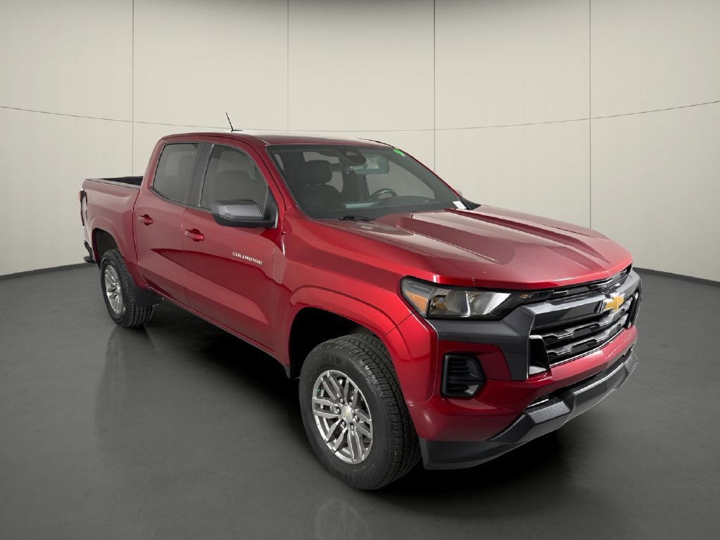 Used 2024 Chevrolet Colorado LT AWD/4WD image 2