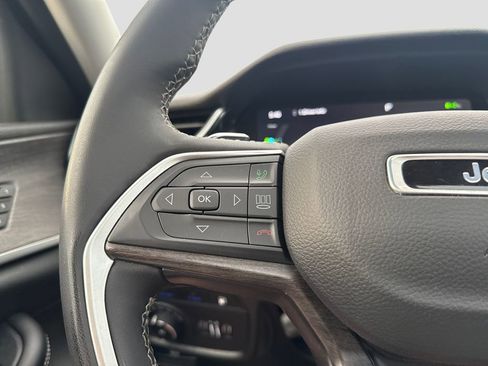 Used 2023 Jeep Grand Cherokee 30th Anniversary AWD/4WD image 18
