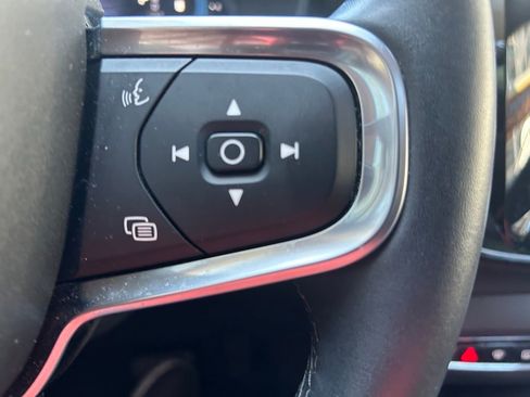 Certified 2025 Volvo XC40 B5 Plus image 22