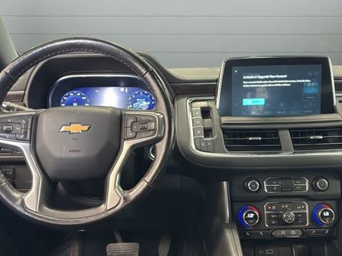 Used 2022 Chevrolet Suburban LT w/ Luxury Package image 5