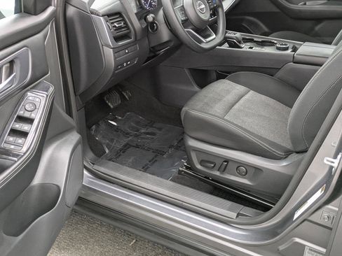 Used 2024 Nissan Rogue SV image 22