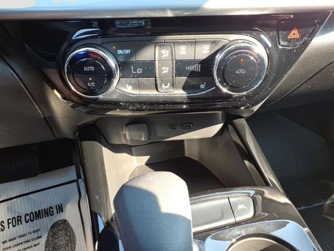 Used 2024 Chevrolet Trax LT w/ Driver Confidence Package FWD image 23