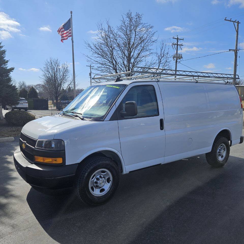 Used 2021 Chevrolet Express 2500 w/ Driver Convenience Package RWD image 1