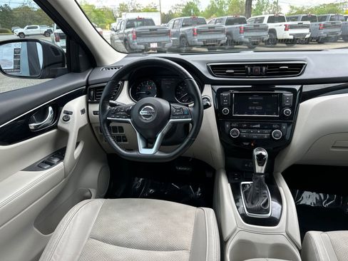 Used 2022 Nissan Rogue Sport SV w/ Technology Package image 20