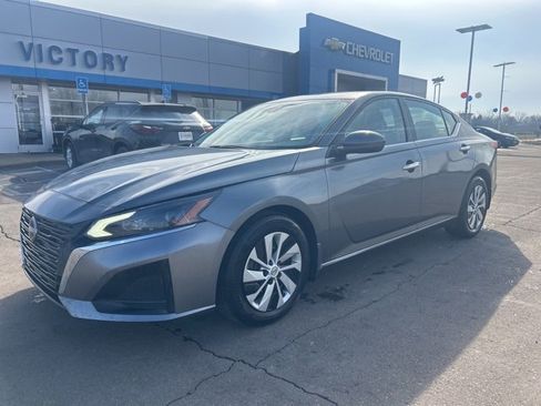 Used 2023 Nissan Altima 2.5 S image 1