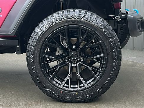 Used 2024 Jeep Wrangler Unlimited image 9