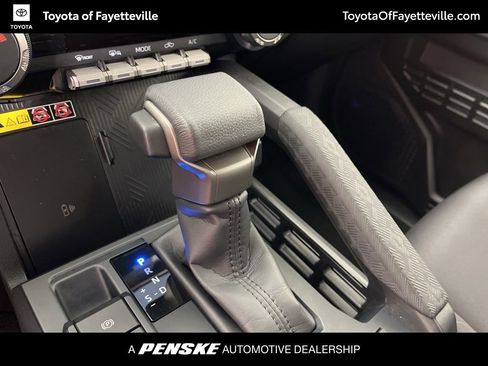 Used 2025 Toyota Tacoma SR5 AWD/4WD image 28
