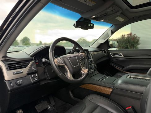 Used 2019 GMC Yukon XL Denali w/ Denali Ultimate Package RWD image 18