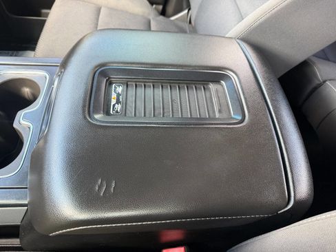 Used 2017 Chevrolet Silverado 1500 LT w/ Midnight Edition image 43