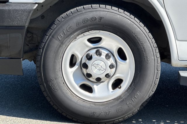 Used 2018 Chevrolet Express 2500 RWD image 25