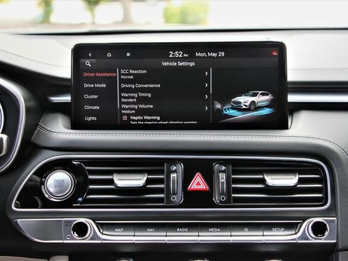 Used 2022 Genesis G70 2.0T image 28