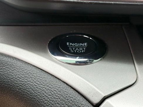 Used 2022 Ford Explorer XLT w/ Equipment Group 202A image 19