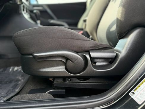 Used 2010 MAZDA MAZDA3 i Touring FWD image 26