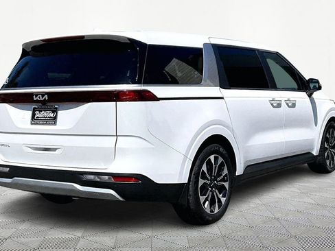 Used 2024 Kia Carnival EX FWD image 3