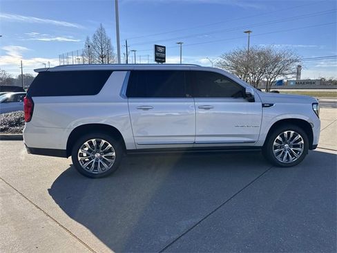 Used 2022 GMC Yukon XL Denali image 4