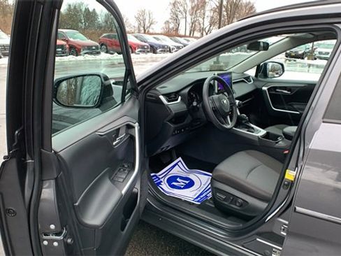 Used 2023 Toyota RAV4 XLE image 9