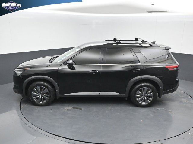 Used 2023 Nissan Pathfinder SV w/ Black Appearance Package FWD image 12