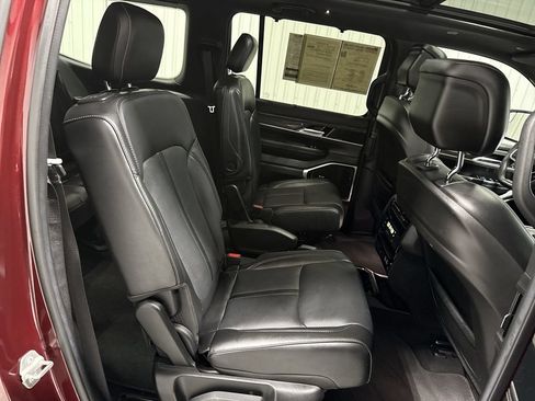 Used 2022 Jeep Wagoneer Series III w/ Premium Group I RWD image 28