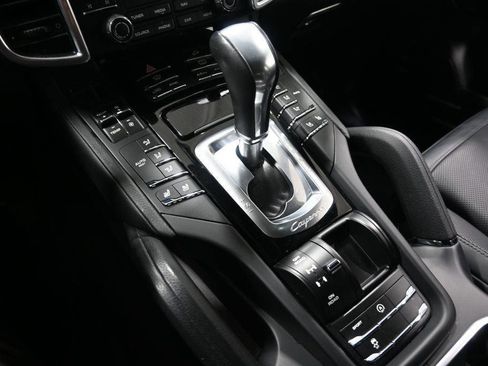 Used 2018 Porsche Cayenne Platinum Edition image 23