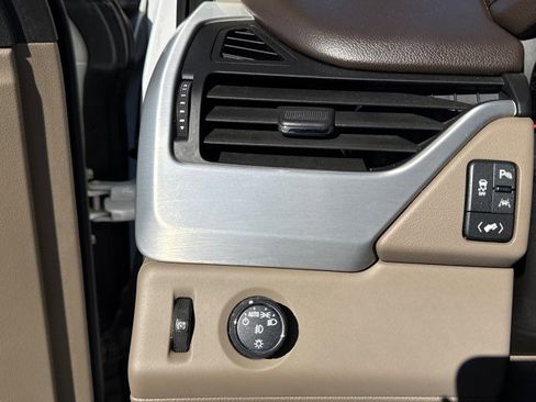 Used 2017 GMC Yukon SLT w/ Premium Edition image 24