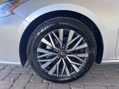 Used 2024 Nissan Altima 2.5 SV image 26