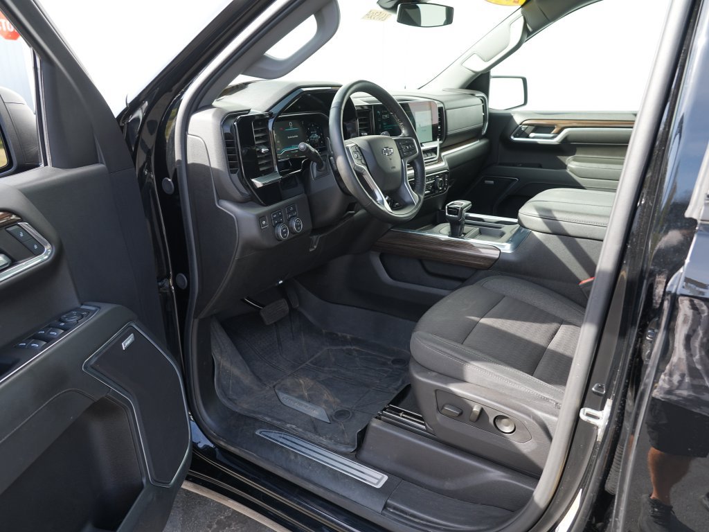 Used 2024 Chevrolet Silverado 1500 RST w/ Redline Edition AWD/4WD image 14
