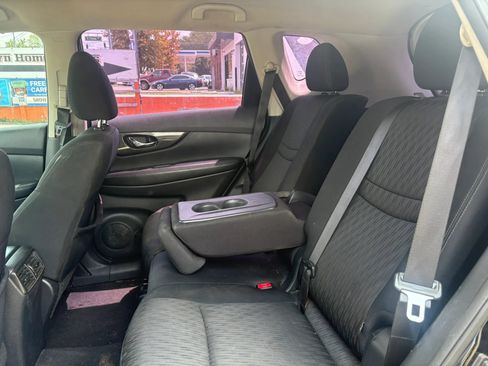 Used 2017 Nissan Rogue S FWD image 11