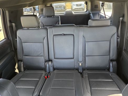 Used 2023 Chevrolet Suburban LT image 37