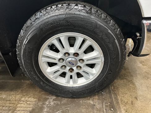 Used 2013 Ford F150 XLT w/ Mid Equipment Group image 7