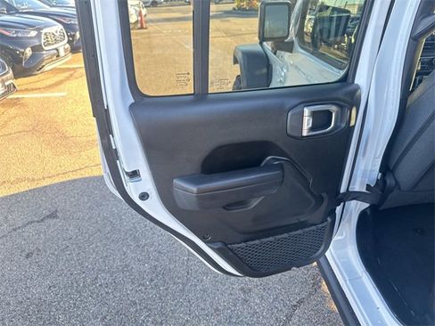 Used 2024 Jeep Wrangler Unlimited image 39