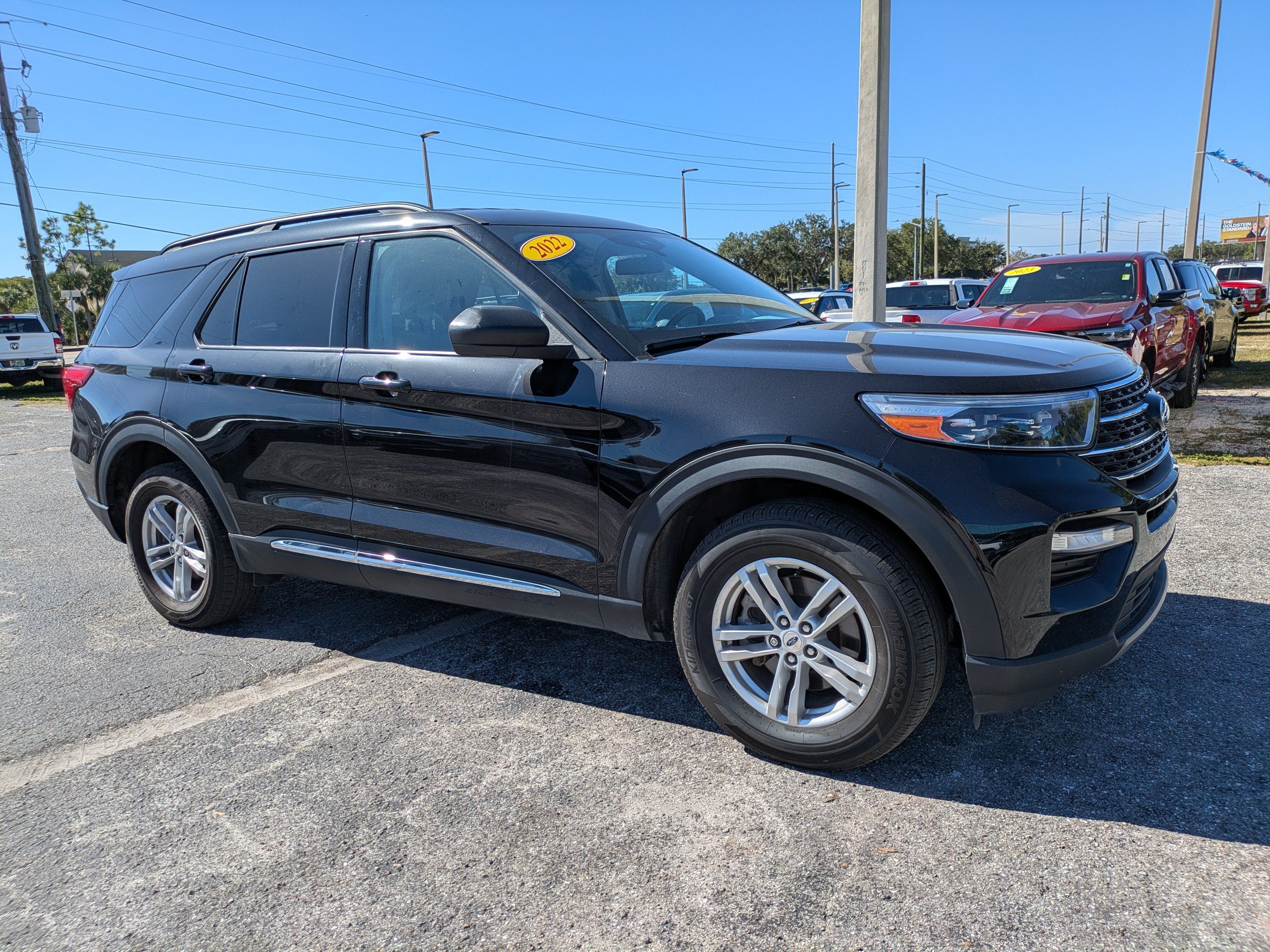 Used 2022 Ford Explorer XLT w/ Equipment Group 202A AWD/4WD image 2
